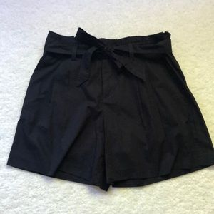 Banana Republic High rise 5” paper bag shorts